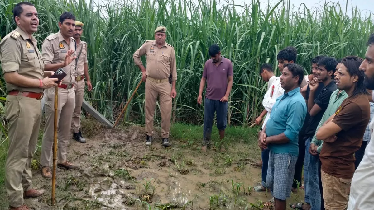 Muzaffarnagar: खेत में छिपे बदमाशों को देख किसान ने मचाया शोर तो मार दी गोली, मौत, हंगामा, पुलिस पर गंभीर आरोप