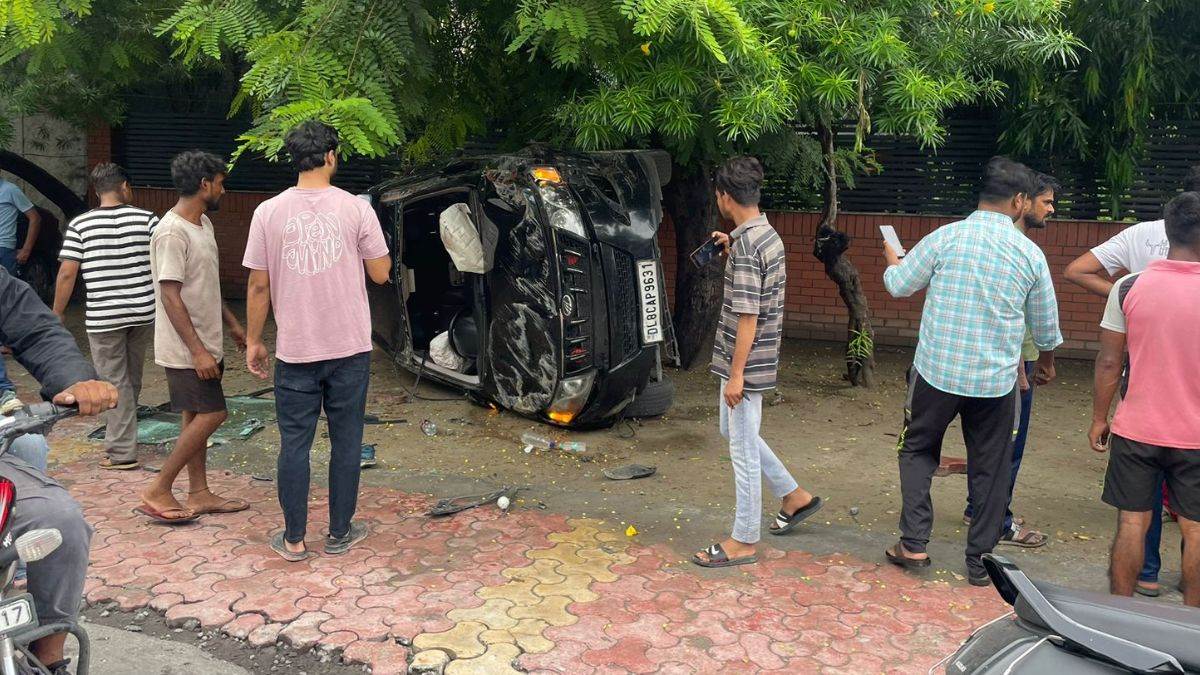 https://www.jagranimages.com/images/newimg/31072025/31_07_2025-noida-road-accident_23999532_13282131.jpg