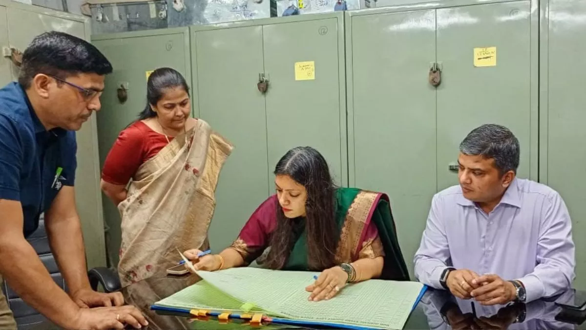 'शहर की समस्याओं से वाकिफ हूं', नोएडा की नई DM मेधा रूपम ने संभाला कार्यभार