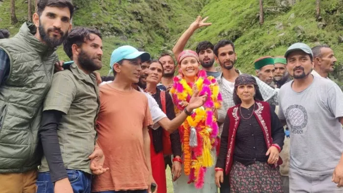 24 साल की रवीना ने जिपं सदस्य पद पर बंपर वोटों से हासिल की जीत