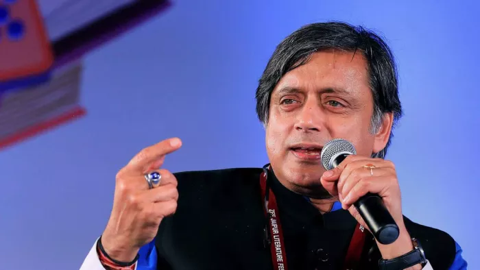 थरूर ने फिर कह दी कांग्रेस को चुभने वाली बात, ट्रंप के टैरिफ पर सरकार को  घेर रही कांग्रेस; लेकिन MP ने दिया अलग रिएक्शन - Trump imposed 25 percent  tariff on