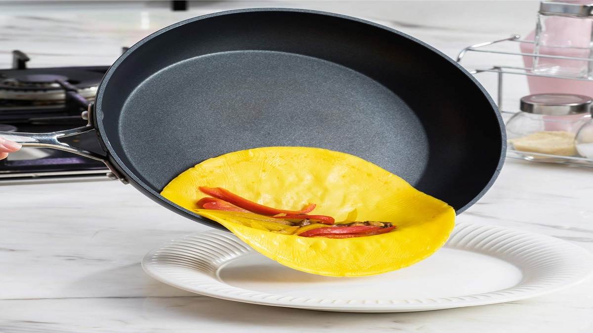 Non Stick Pans: हेल्दी खाना पकाने के लिए ट्राई करें ये नॉन स्टिक पैन, जला और चिपचिपा नहीं होगा खाना