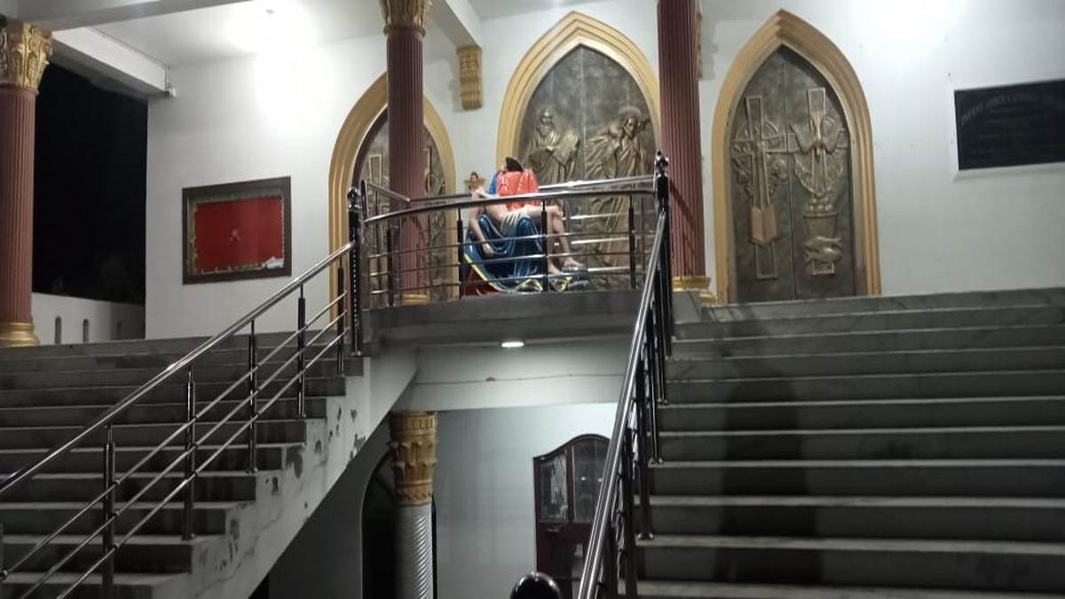 जबरन मतांतरण के आरोप में तरतनारन में चर्च पर हमला, प्रभु यीशु और मां