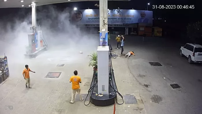 घटना का वीडियो पंप पर लगे सीसीटीवी कैमरे में कैद हो गया।