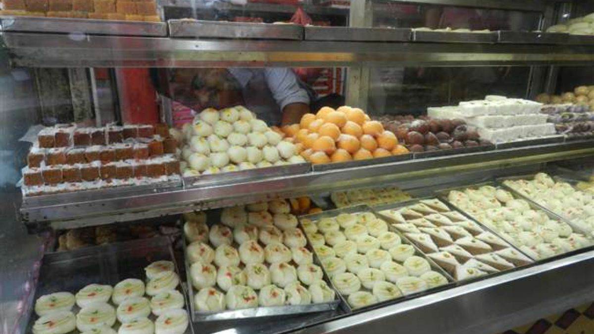 raksha bandhan 2023 crowd gathered in market craze of sugar free sweets along with chocolates and dry fruits