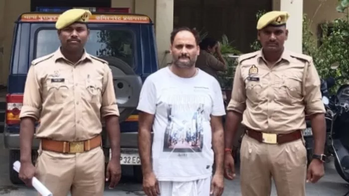 पूरामुफ्ती थाने में गिरफ्तार मो. शमशाद। सौजन्य : मीडिया सेल