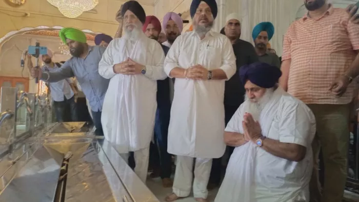Punjab News: माफी मांगने श्री अकाल तख्त साहिब पहुंचे सुखबीर बादल।