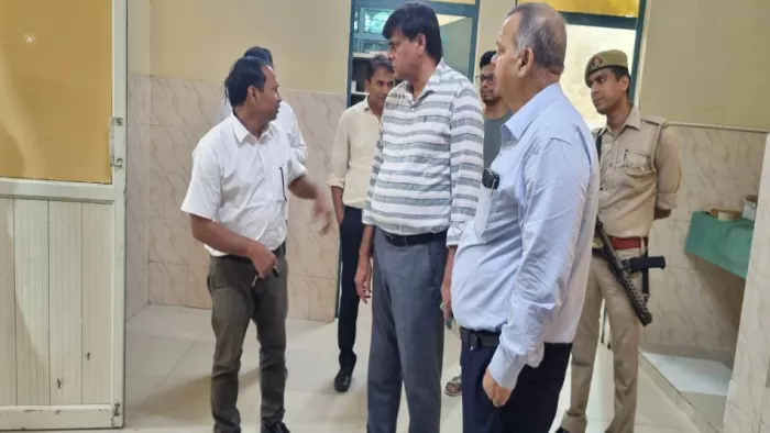 पीएम करने नहीं पहुंचे चिकित्सक, डी-फ्रीज में रखा मिला शव। जागरण