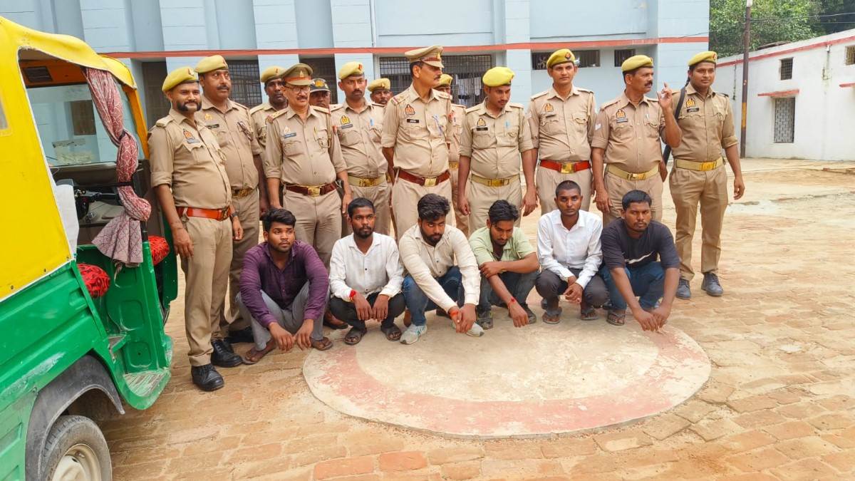 https://www.jagranimages.com/images/newimg/31082025/31_08_2025-arrest_24031340.jpg