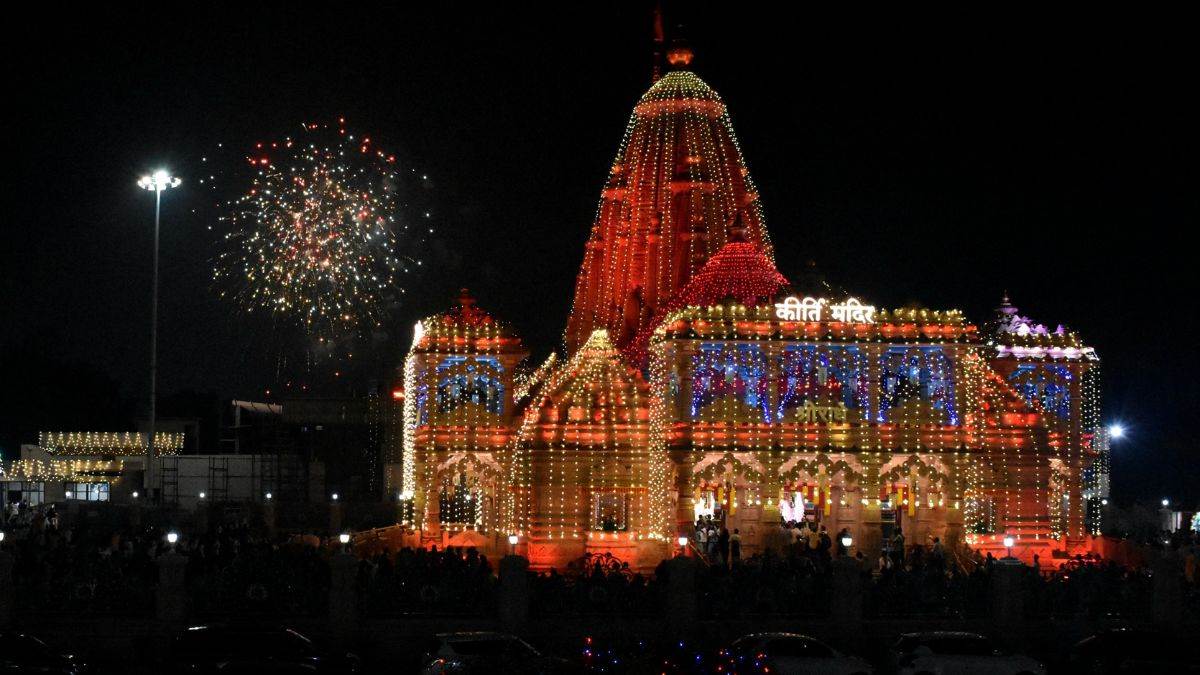 https://www.jagranimages.com/images/newimg/31082025/31_08_2025-atishbaji_mtr_24030759.jpg