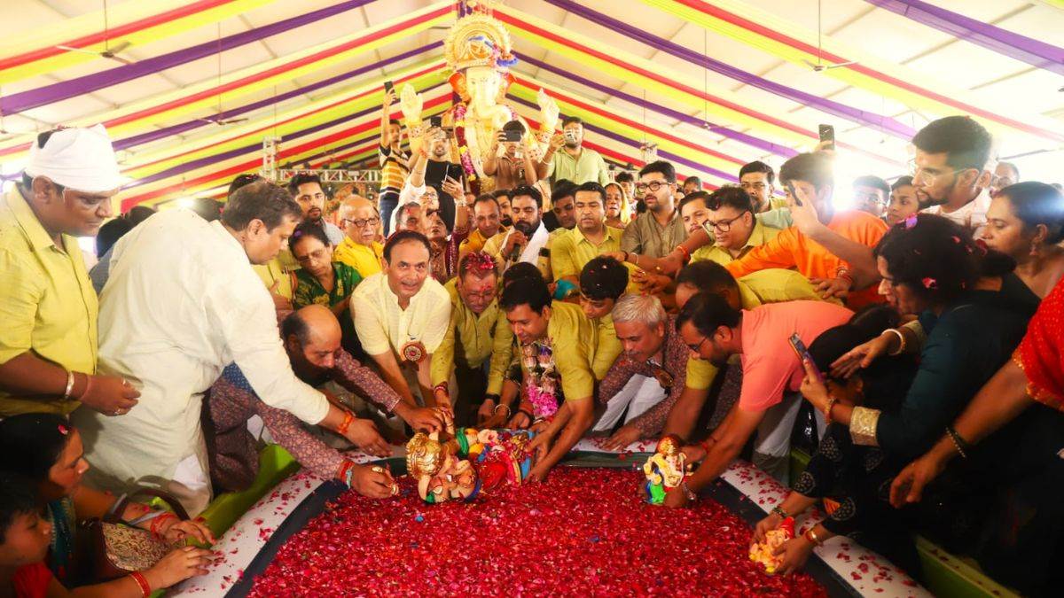 https://www.jagranimages.com/images/newimg/31082025/31_08_2025-ganpati_24031598.jpg
