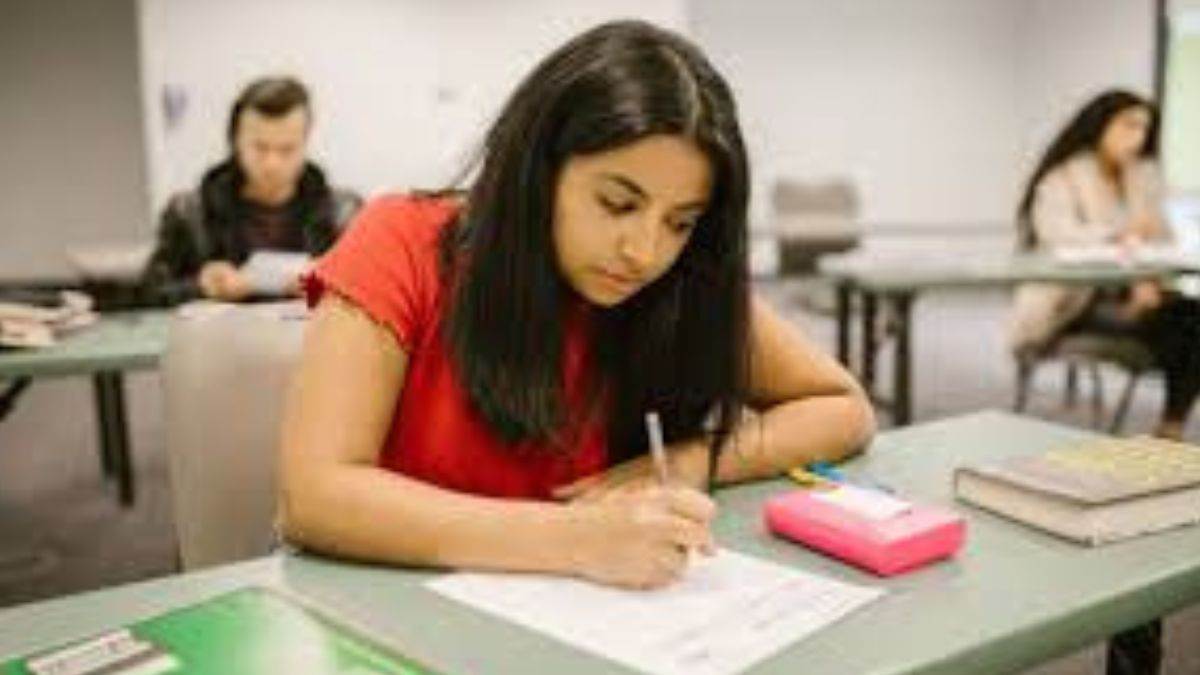 https://www.jagranimages.com/images/newimg/31082025/31_08_2025-hp_board_question_paper_bank_24031118.jpg