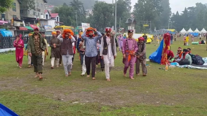 चंबा चौगान से वापस लौटते मणिमहेश श्रद्धालु। जागरण