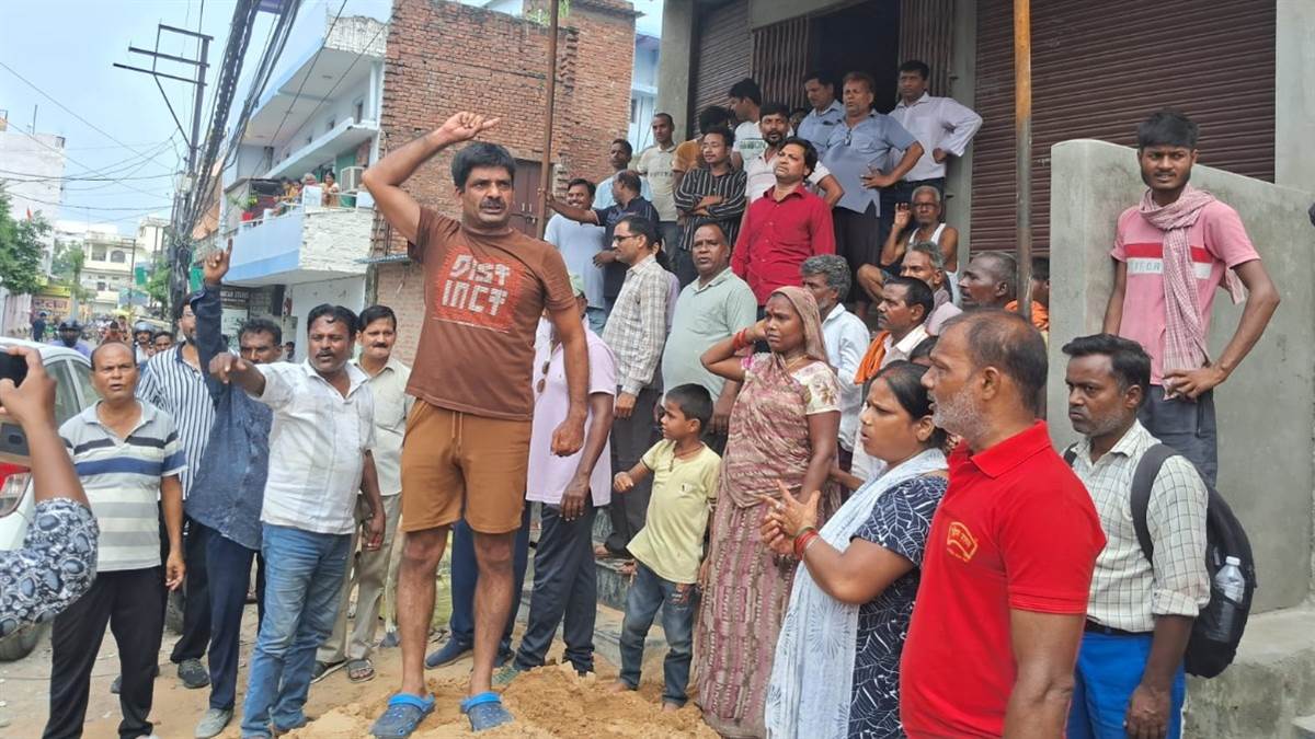 https://www.jagranimages.com/images/newimg/31082025/31_08_2025-protest_24031056.jpg