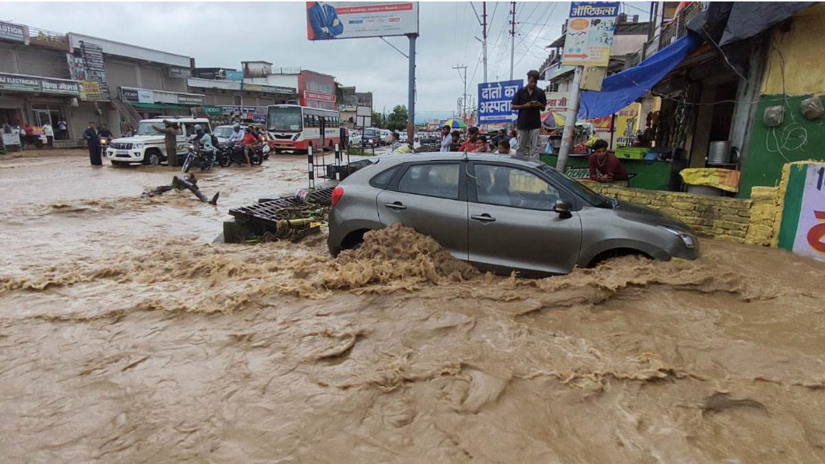 https://www.jagranimages.com/images/newimg/31082025/31_08_2025-uk-rain_24031245.jpg