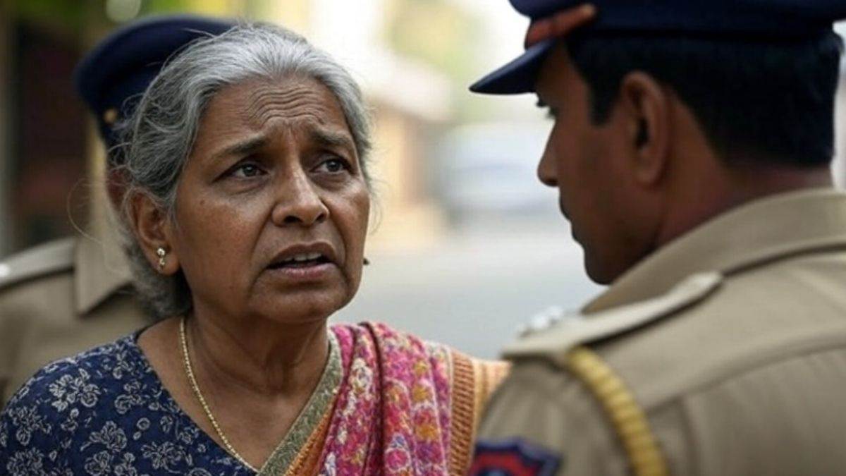 https://www.jagranimages.com/images/newimg/31082025/31_08_2025-women-ask-police_24031124.jpg