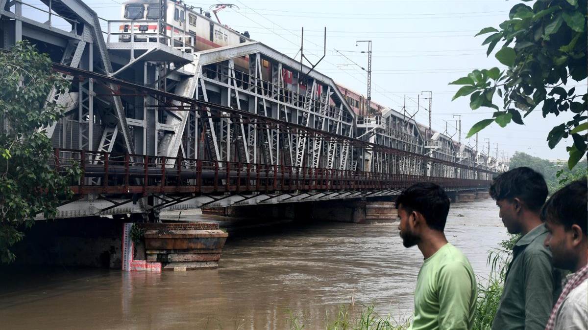 https://www.jagranimages.com/images/newimg/31082025/31_08_2025-yamuna_news_update_24031027.jpg
