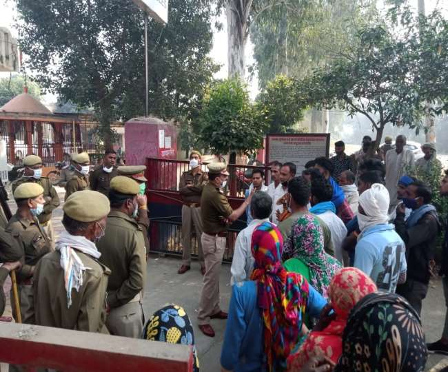 Demand for action against the accused of rape.