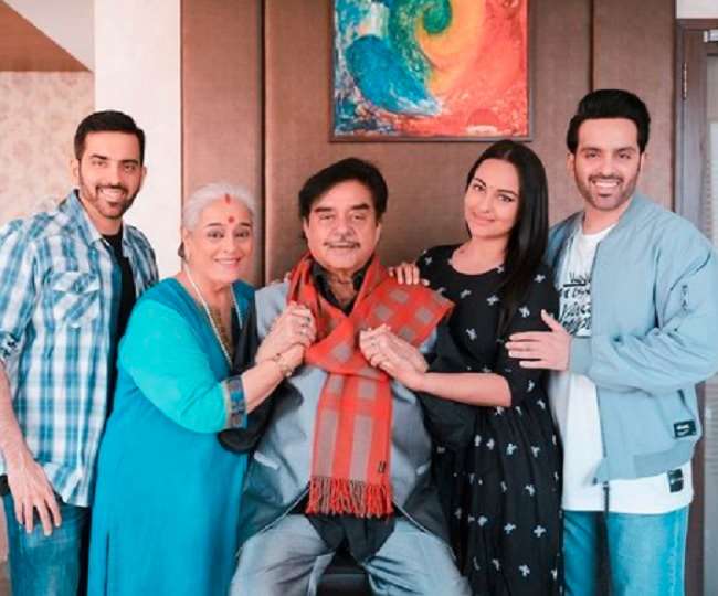 अपने परिवार के साथ अभिनेता शत्रुघ्न सिन्हा- तस्वीर : Instagram: aslisona