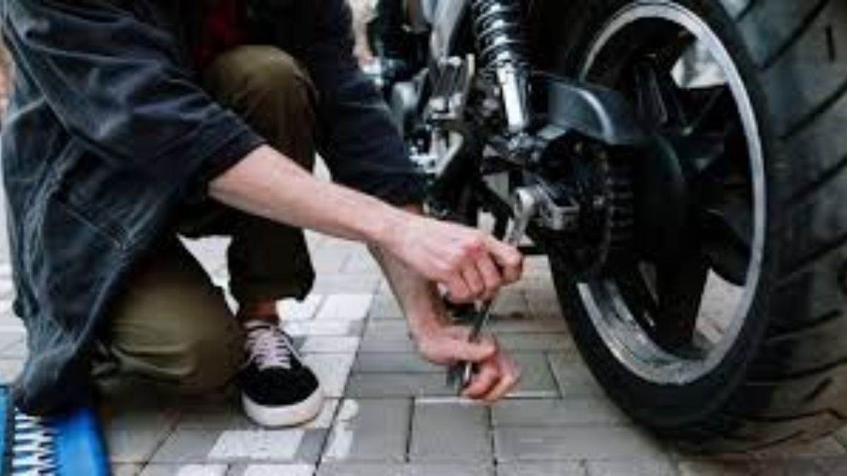 https://www.jagranimages.com/images/newimg/31102022/31_10_2022-bike_care_tips__1_23173273.jpg