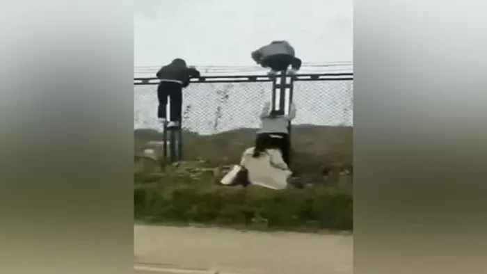 China: चीन के झेंग्झौ में सख्त कोविड लॉकडाउन, iphone फैक्ट्री से भागे चीनी कर्मचारी