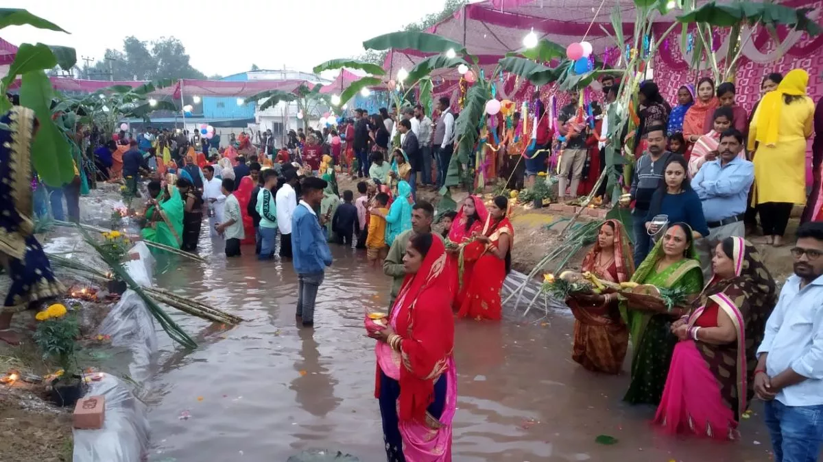 Chhath Puja 2022 : उगते हुए सूर्य को देने के साथ चार दिवसीय छठ पूजा संपन्न, व्रतियों ने किया पारण