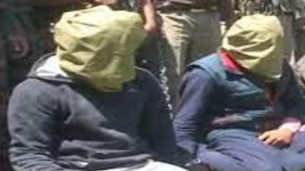 Kashmir : टारगेट किलिंग से पहले शोपियां में लश्कर के दो ओवरग्राउंड वर्कर गिरफ्तार, हथियार-गोला-बारूद बरामद