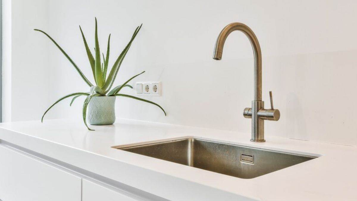 https://www.jagranimages.com/images/newimg/31102023/31_10_2023-best_kitchen_sink_designs_23569713.jpg