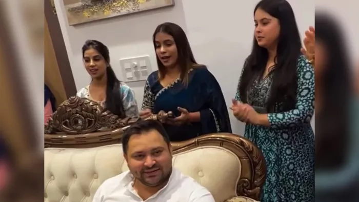 लालू-राबड़ी परिवार को 'गारी' सुनाकर वायरल हुई भोजपुरी सिंगर बहनों को पुलिस से उलझना पड़ा महंगा; FIR दर्ज, दो गिरफ्तार