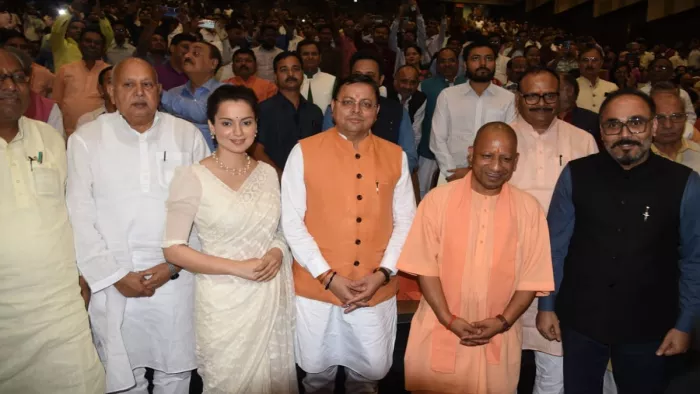 UP News: सीएम योगी और मुख्यमंत्री पुस्कर सिंंह धामी के साथ कंगना रनोट