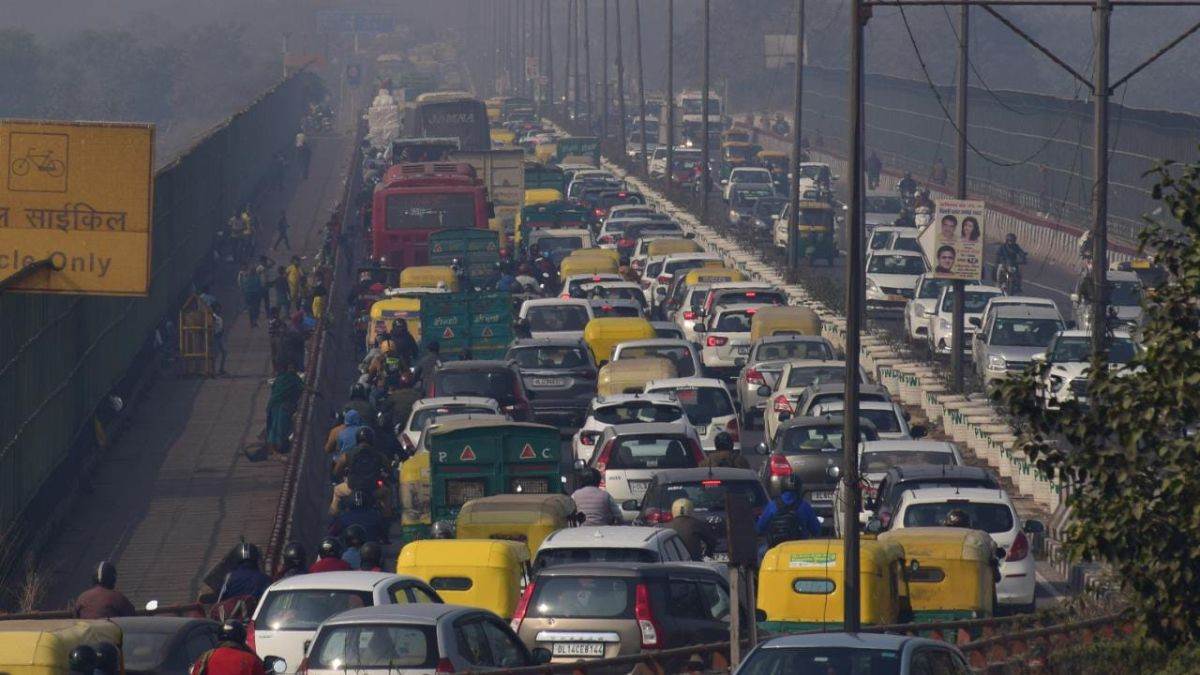 https://www.jagranimages.com/images/newimg/31102023/31_10_2023-delhi_traffic_2_23569332.jpg
