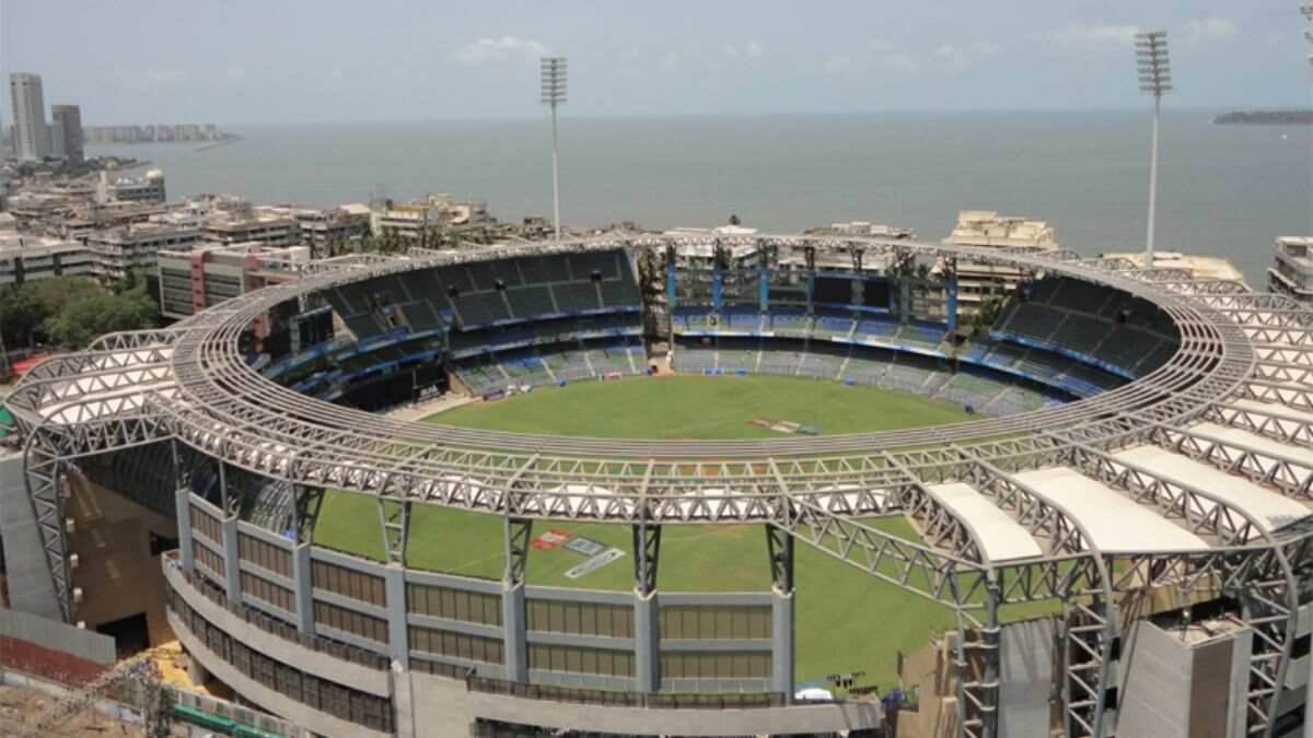 https://www.jagranimages.com/images/newimg/31102023/31_10_2023-wankhede_23569717.jpg