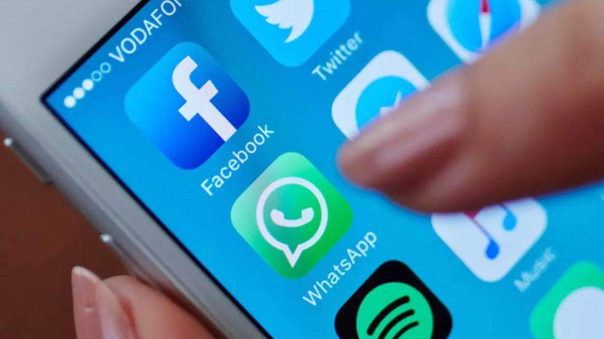 whatsapp now started rolling out a new message reaction filtering feature for channels