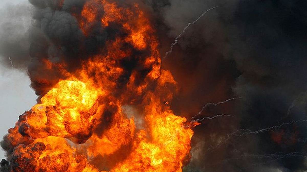 https://www.jagranimages.com/images/newimg/31102024/31_10_2024-cracker_blast_23824437.jpg