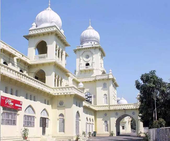 https://www.jagranimages.com/images/newimg/31122021/31_12_2021-lucknow_university_22341024.jpg