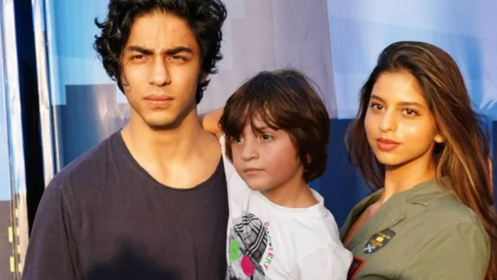 Suhana Khan New Photos Suhana Khan enjoyed last sunset of 2022 with brother Abram