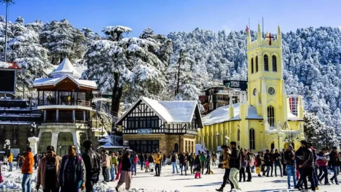 शिमला में नए साल मनाने का क्रेज, बिना बुकिंग किए पहुंच रहे पर्यटक