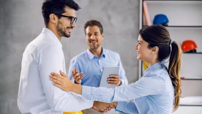 ऑफिस में कलीग्स के साथ हुए झगड़े को सुलझाने के टिप्स