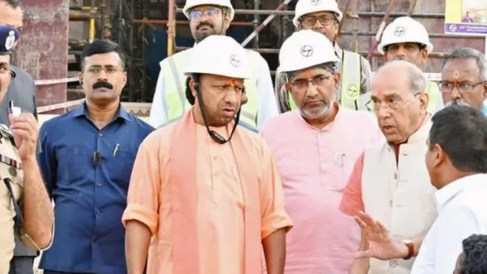 धमकी देने वाले ने खुद को आईएसआई से जुड़ा हुआ बताया है।