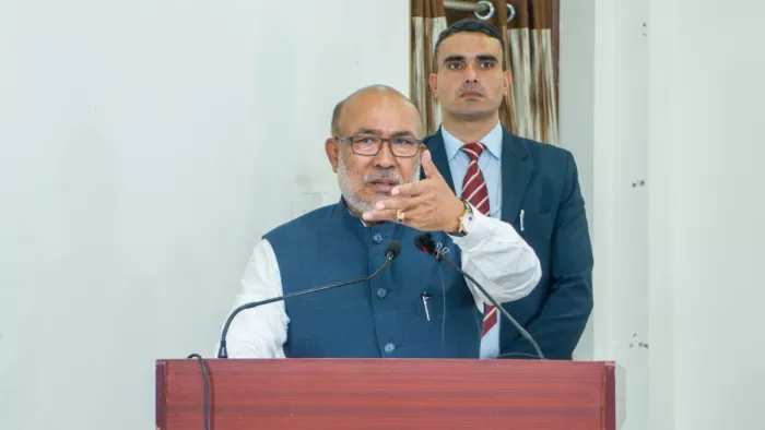 सीएम ने लोगों से पुरानी बातें भूलने की अपील की (फोटो: @manipur_cmo)
