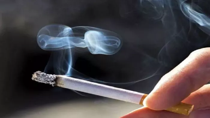 सिगरेट पीने वालों के लिए बड़ा खतरा (फाइल फोटो)