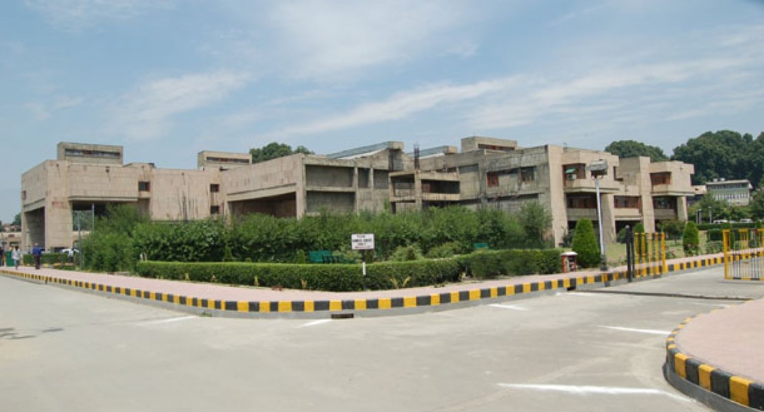 बाहु रैका के जंगल की पुकार जानीपुर हाईकोर्ट निर्माण के दौरान भी दस