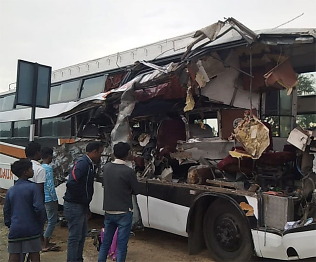 बिहारशरीफ से टाटा जा रही बस दुर्घटनाग्रस्त , 2 की मौत , दर्जनों घायल बिहारशरीफ से टाटा जा रही बस दुर्घटनाग्रस्त , 2 की मौत , दर्जनों घायल