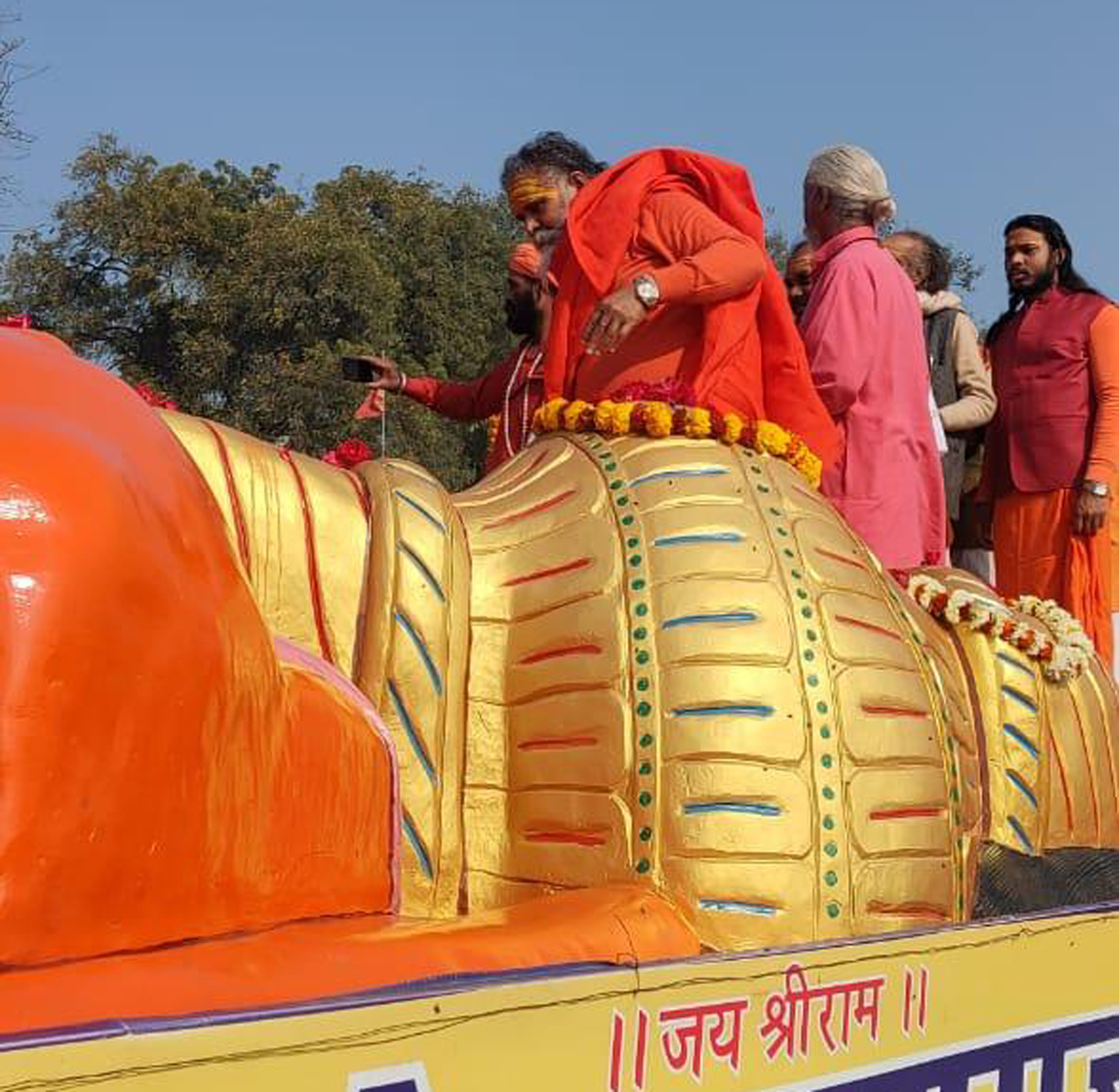 64 टन वजनी श्री हनुमान की प्रतिमा का गंगाजल से अभिषेक हुआ, भीलवाड़ा से ...