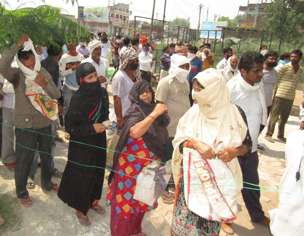 Now mob in pan masala distributor shop after wine shop in Kanpur ...