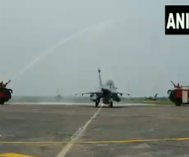 Rafale Jet in India – Happy Landing in Ambala – Welcomed by Water Salute