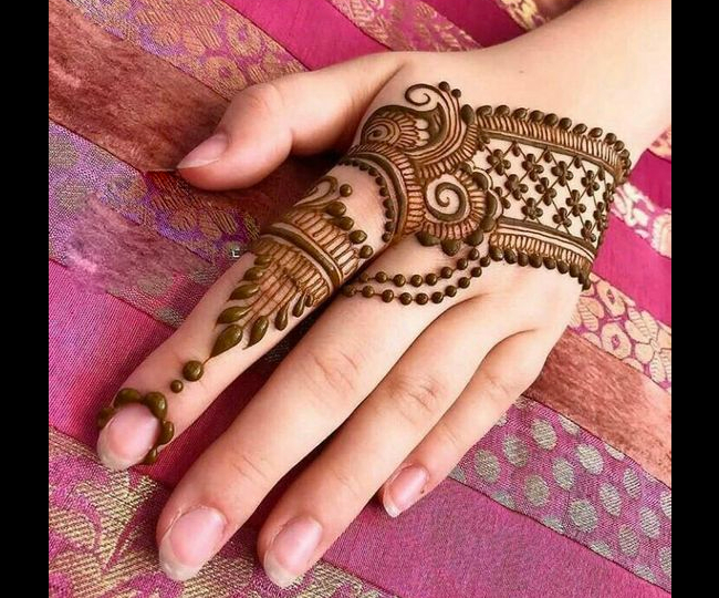 Hariyali Teej Mehndi designs मेहंदी के इन डिज़ाइन्स से सजाएं अपने हाथ - Hariyali Teej Mehndi designs easy and beautiful mehndi designs for this special occasion