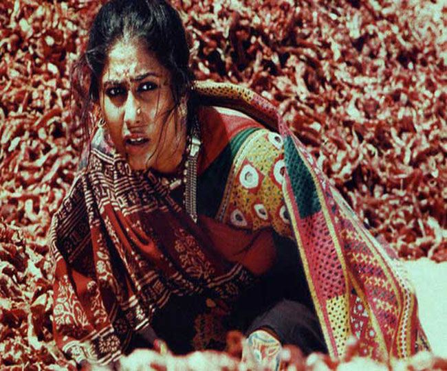 https://www.jagranimages.com/images/newimg/articleimage/smita_patil_photosss.jpg