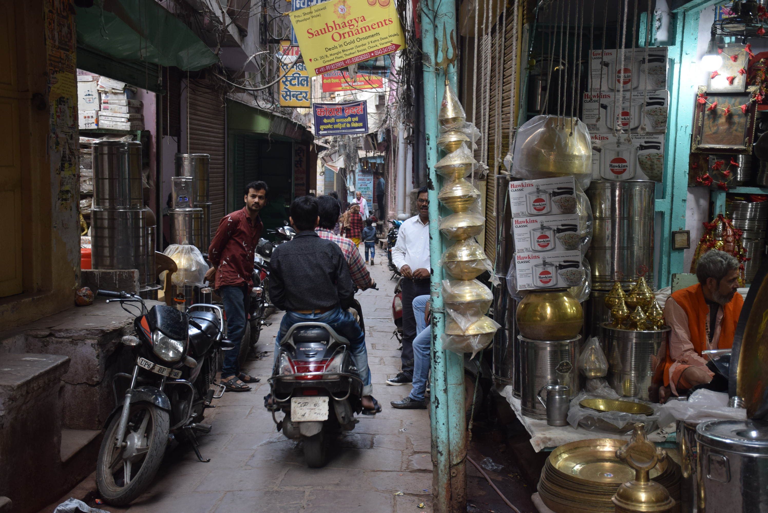 Nyari Kashi lovely streets incorporating rites of provinces gives it form  of Mini India