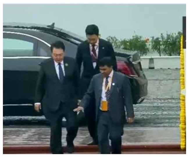 G20 india: दक्षिण कोरिया के राष्ट्रपति यूं सुक येओल पहुंचे राजघाट 